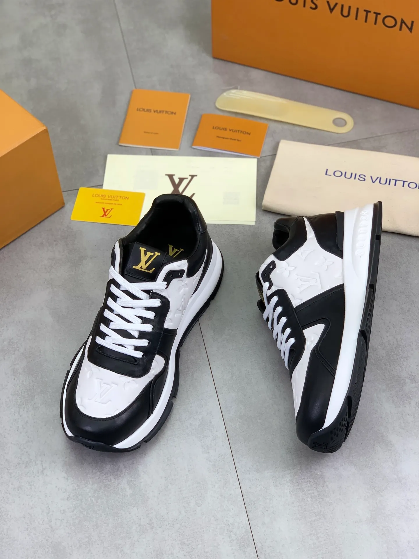 Factory price P820 💶 Top version [LOUIS VUITTON] counter series (original order) new style 🍀LV Louis Vuitton - top version LV classic high-top trendy shoes! Made of imported original craft calfskin, original breathable lining, and original wear-resistant, lightweight, high-end TPU outsole! High quality products! 3️⃣ colors available, size: men’s 39-44 (38 45 customized)